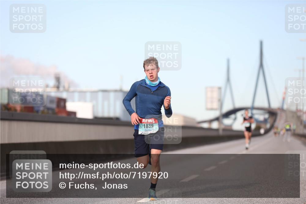 03.10.2024 - Köhlbrandbrückenlauf Fuchs,  Jonas http://msf.ph/oto/7197920 03.10.2024 09:36:54 Position 3 1839 meine-sportfotos.de