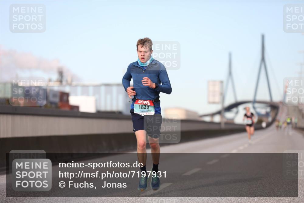 03.10.2024 - Köhlbrandbrückenlauf Fuchs,  Jonas http://msf.ph/oto/7197931 03.10.2024 09:36:54 Position 3 1839 meine-sportfotos.de