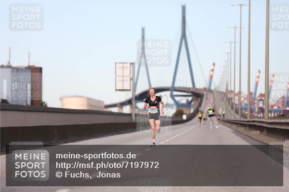 03.10.2024 - Köhlbrandbrückenlauf Fuchs,  Jonas http://msf.ph/oto/7197972 03.10.2024 09:36:57 Position 3 1024 meine-sportfotos.de