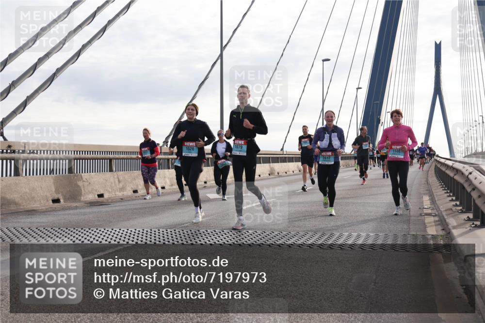 03.10.2024 - Köhlbrandbrückenlauf Matties Gatica Varas http://msf.ph/oto/7197973 03.10.2024 09:28:55 Position 2 1526, 1079, 1973, 2812, 1608 meine-sportfotos.de