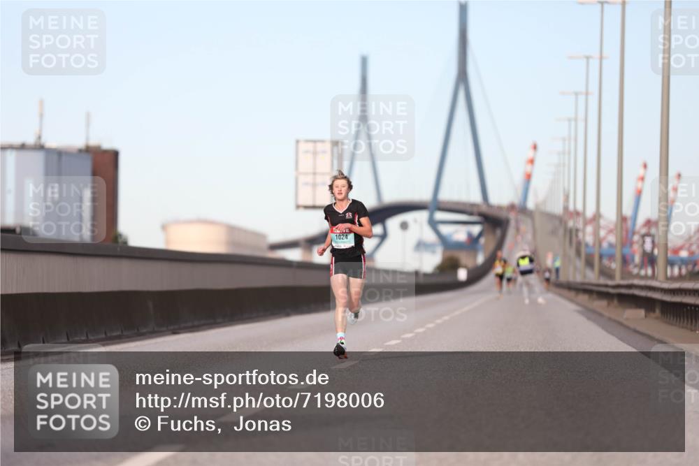 03.10.2024 - Köhlbrandbrückenlauf Fuchs,  Jonas http://msf.ph/oto/7198006 03.10.2024 09:36:59 Position 3 1024 meine-sportfotos.de