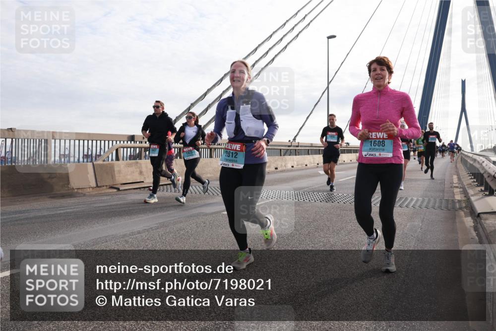 03.10.2024 - Köhlbrandbrückenlauf Matties Gatica Varas http://msf.ph/oto/7198021 03.10.2024 09:28:58 Position 2 1973, 2812, 1855, 1608 meine-sportfotos.de