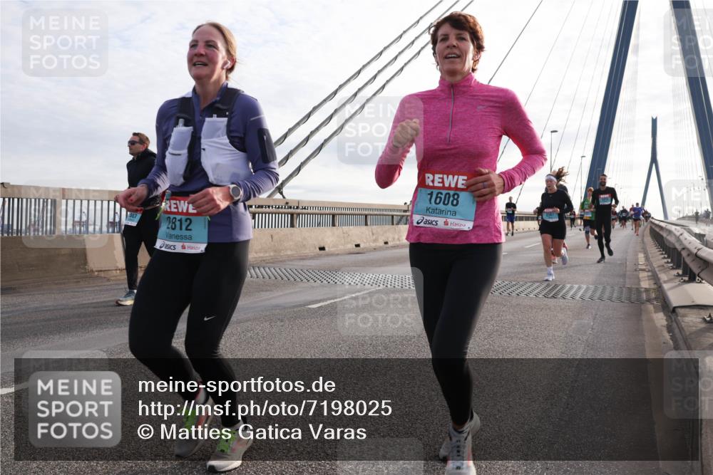 03.10.2024 - Köhlbrandbrückenlauf Matties Gatica Varas http://msf.ph/oto/7198025 03.10.2024 09:28:58 Position 2 2812, 1608 meine-sportfotos.de