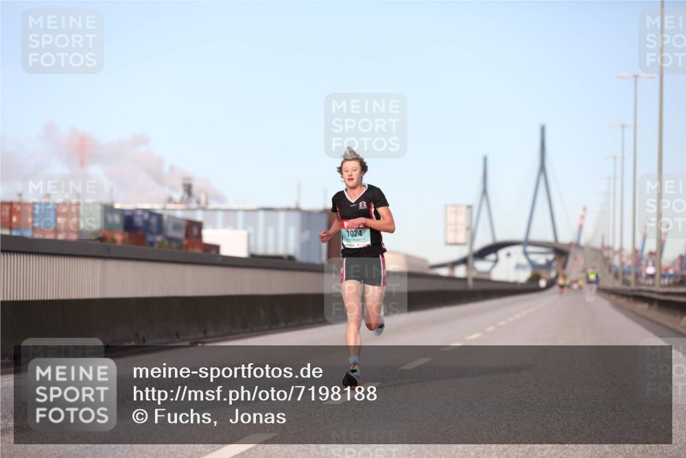03.10.2024 - Köhlbrandbrückenlauf Fuchs,  Jonas http://msf.ph/oto/7198188 03.10.2024 09:37:03 Position 3 1, 1024 meine-sportfotos.de