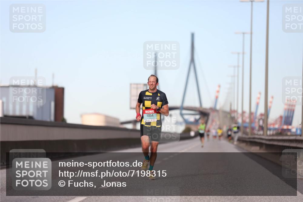 03.10.2024 - Köhlbrandbrückenlauf Fuchs,  Jonas http://msf.ph/oto/7198315 03.10.2024 09:37:25 Position 3 1054 meine-sportfotos.de