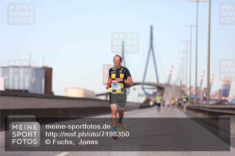 03.10.2024 - Köhlbrandbrückenlauf Fuchs,  Jonas http://msf.ph/oto/7198350 03.10.2024 09:37:25 Position 3 1054 meine-sportfotos.de