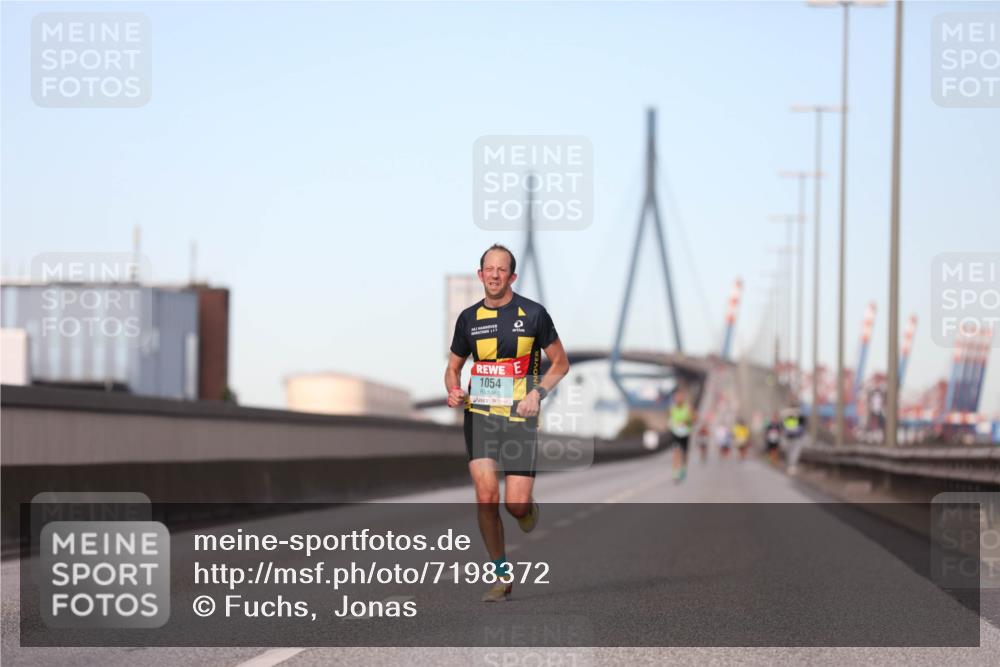 03.10.2024 - Köhlbrandbrückenlauf Fuchs,  Jonas http://msf.ph/oto/7198372 03.10.2024 09:37:26 Position 3 1054 meine-sportfotos.de
