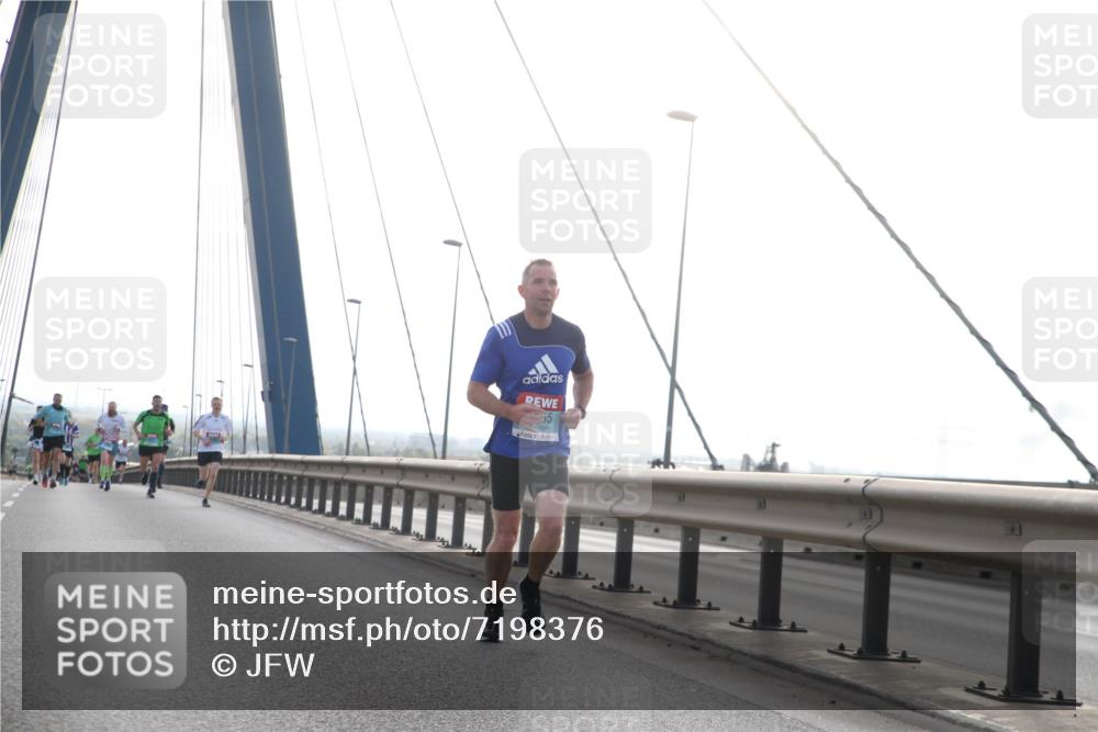 03.10.2024 - Köhlbrandbrückenlauf Jannik Wohlers http://msf.ph/oto/7198376 03.10.2024 09:19:41 Position 1 15 meine-sportfotos.de