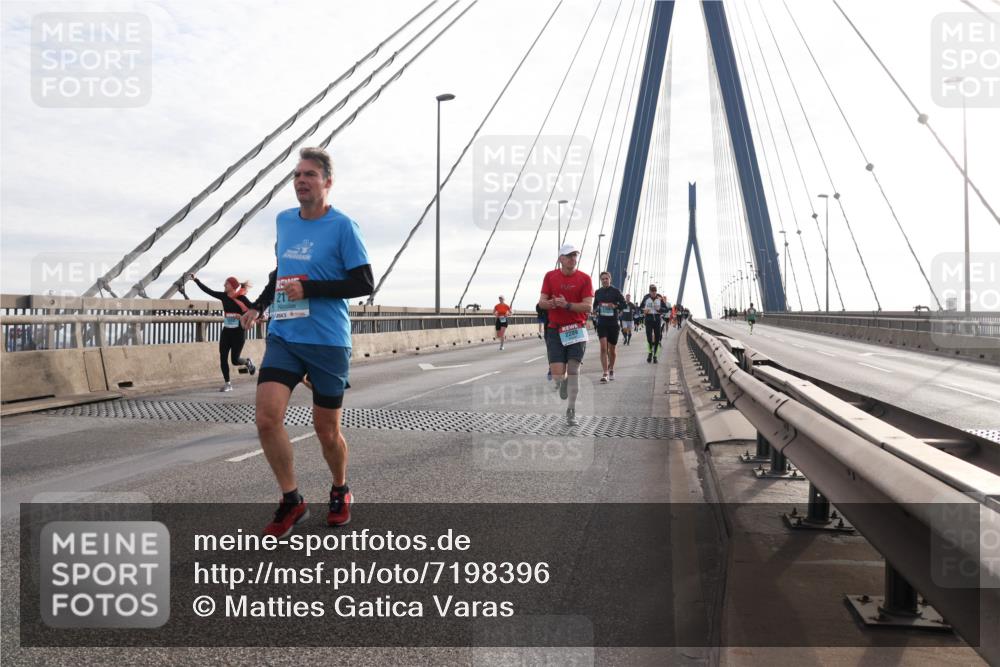 03.10.2024 - Köhlbrandbrückenlauf Matties Gatica Varas http://msf.ph/oto/7198396 03.10.2024 09:29:09 Position 2 21, 2209 meine-sportfotos.de
