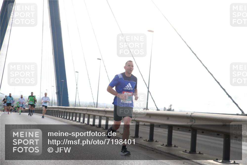 03.10.2024 - Köhlbrandbrückenlauf Jannik Wohlers http://msf.ph/oto/7198401 03.10.2024 09:19:41 Position 1 55 meine-sportfotos.de