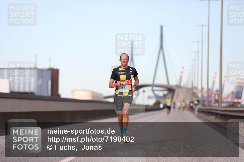 03.10.2024 - Köhlbrandbrückenlauf Fuchs,  Jonas http://msf.ph/oto/7198402 03.10.2024 09:37:26 Position 3 1054 meine-sportfotos.de