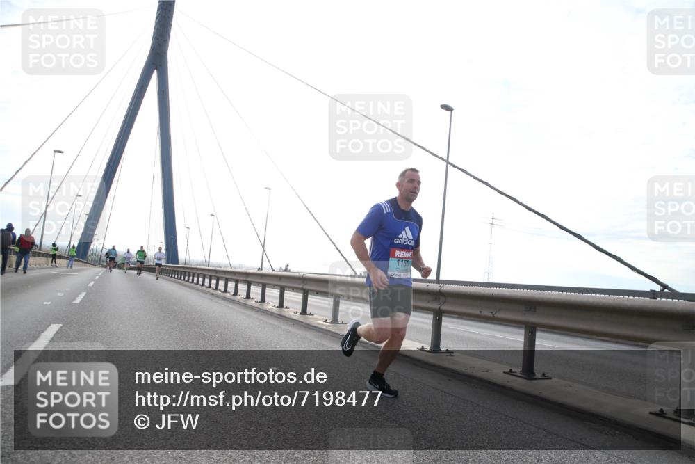 03.10.2024 - Köhlbrandbrückenlauf Jannik Wohlers http://msf.ph/oto/7198477 03.10.2024 09:19:42 Position 1 1155 meine-sportfotos.de