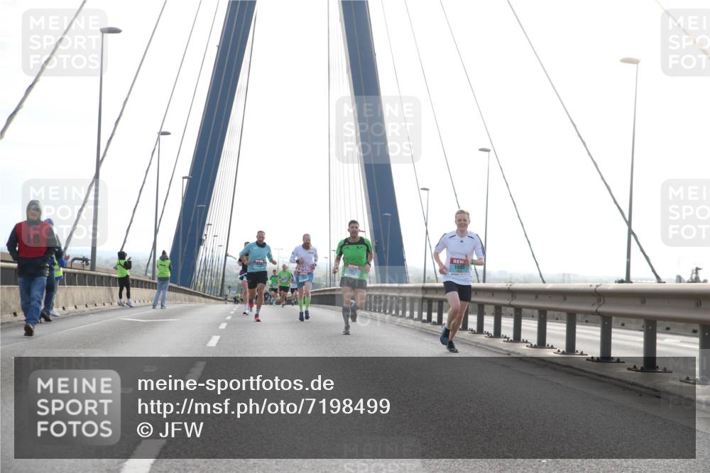 03.10.2024 - Köhlbrandbrückenlauf Jannik Wohlers http://msf.ph/oto/7198499 03.10.2024 09:19:45 Position 1 18, 1021, 1085 meine-sportfotos.de