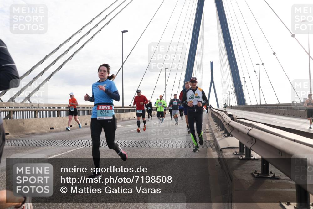 03.10.2024 - Köhlbrandbrückenlauf Matties Gatica Varas http://msf.ph/oto/7198508 03.10.2024 09:29:13 Position 2 2064 meine-sportfotos.de