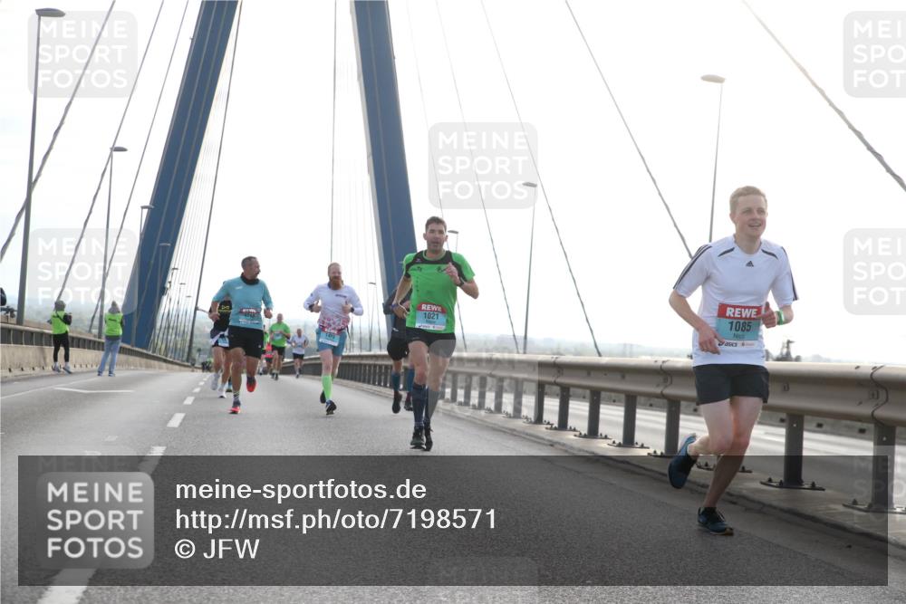 03.10.2024 - Köhlbrandbrückenlauf Jannik Wohlers http://msf.ph/oto/7198571 03.10.2024 09:19:47 Position 1 1021, 1085 meine-sportfotos.de
