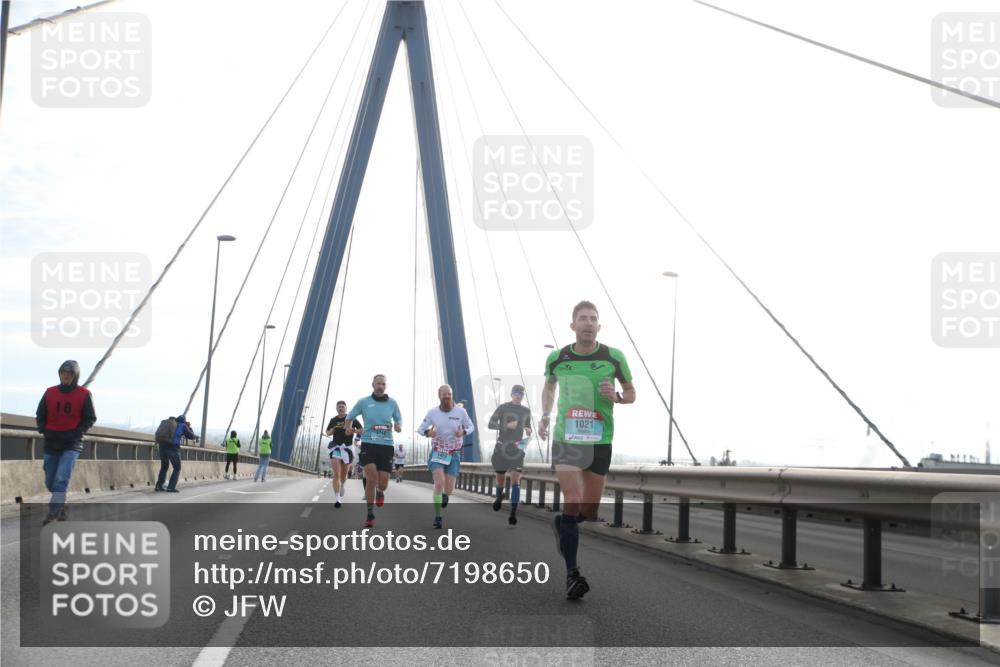 03.10.2024 - Köhlbrandbrückenlauf Jannik Wohlers http://msf.ph/oto/7198650 03.10.2024 09:19:49 Position 1 1021 meine-sportfotos.de