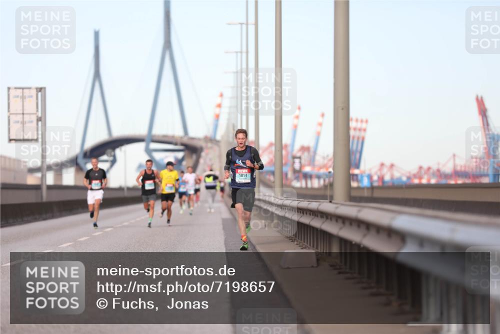 03.10.2024 - Köhlbrandbrückenlauf Fuchs,  Jonas http://msf.ph/oto/7198657 03.10.2024 09:37:48 Position 3 1014 meine-sportfotos.de