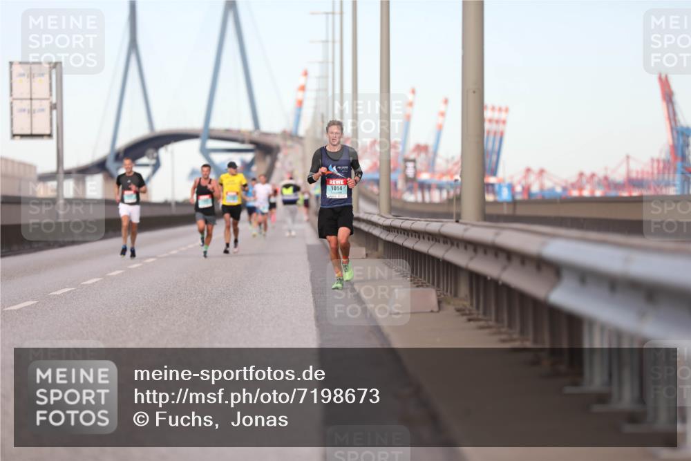 03.10.2024 - Köhlbrandbrückenlauf Fuchs,  Jonas http://msf.ph/oto/7198673 03.10.2024 09:37:48 Position 3 1014 meine-sportfotos.de