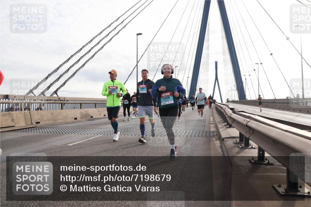 03.10.2024 - Köhlbrandbrückenlauf Matties Gatica Varas http://msf.ph/oto/7198679 03.10.2024 09:29:16 Position 2 2490, 2491, 1869 meine-sportfotos.de