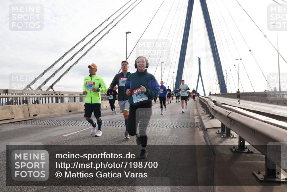 03.10.2024 - Köhlbrandbrückenlauf Matties Gatica Varas http://msf.ph/oto/7198700 03.10.2024 09:29:16 Position 2 249, 2490, 1869 meine-sportfotos.de