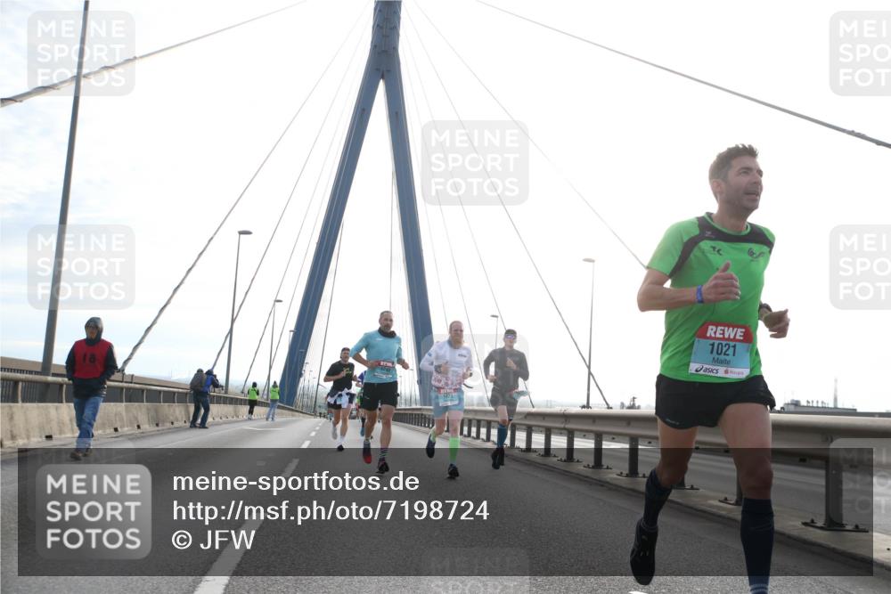 03.10.2024 - Köhlbrandbrückenlauf Jannik Wohlers http://msf.ph/oto/7198724 03.10.2024 09:19:50 Position 1 18, 1248, 1021 meine-sportfotos.de