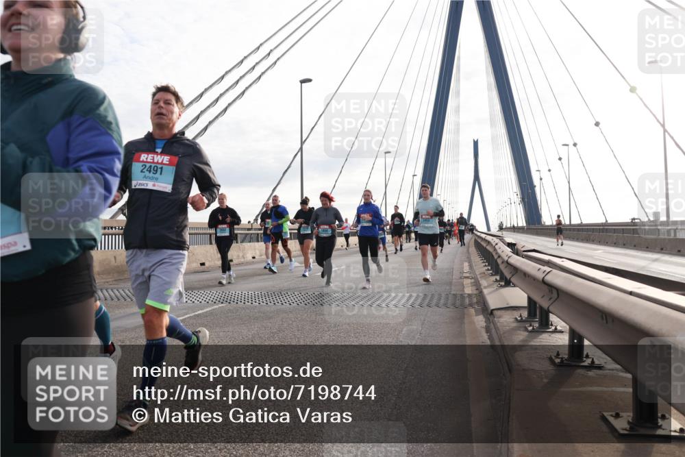 03.10.2024 - Köhlbrandbrückenlauf Matties Gatica Varas http://msf.ph/oto/7198744 03.10.2024 09:29:17 Position 2 2491, 2453 meine-sportfotos.de