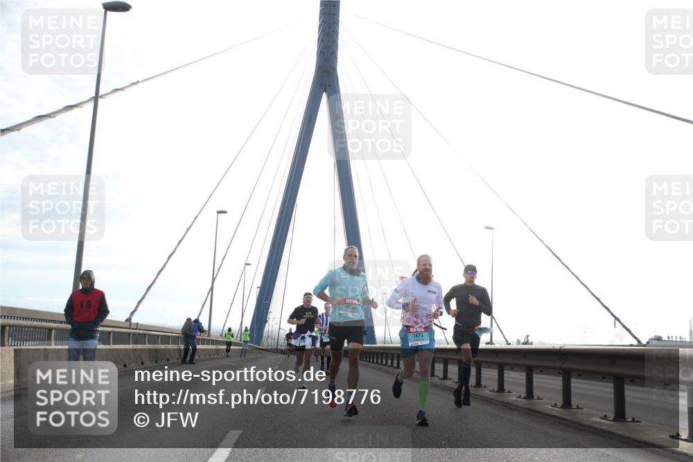 03.10.2024 - Köhlbrandbrückenlauf Jannik Wohlers http://msf.ph/oto/7198776 03.10.2024 09:19:51 Position 1 18, 1248, 1423 meine-sportfotos.de