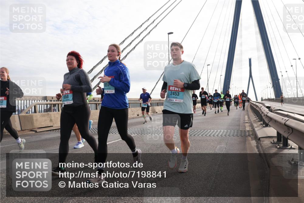 03.10.2024 - Köhlbrandbrückenlauf Matties Gatica Varas http://msf.ph/oto/7198841 03.10.2024 09:29:19 Position 2 52, 1858, 1857, 2453 meine-sportfotos.de