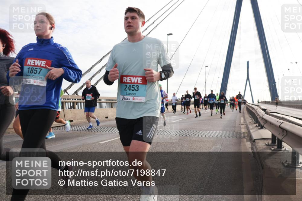 03.10.2024 - Köhlbrandbrückenlauf Matties Gatica Varas http://msf.ph/oto/7198847 03.10.2024 09:29:19 Position 2 1857, 2453 meine-sportfotos.de