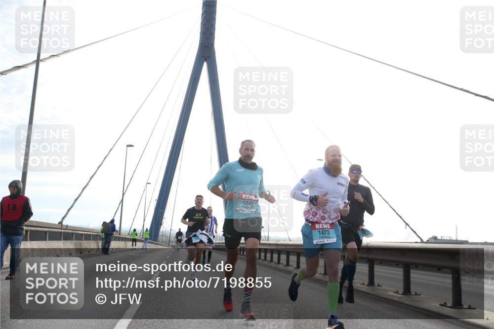 03.10.2024 - Köhlbrandbrückenlauf Jannik Wohlers http://msf.ph/oto/7198855 03.10.2024 09:19:51 Position 1 18, 1248, 1423 meine-sportfotos.de