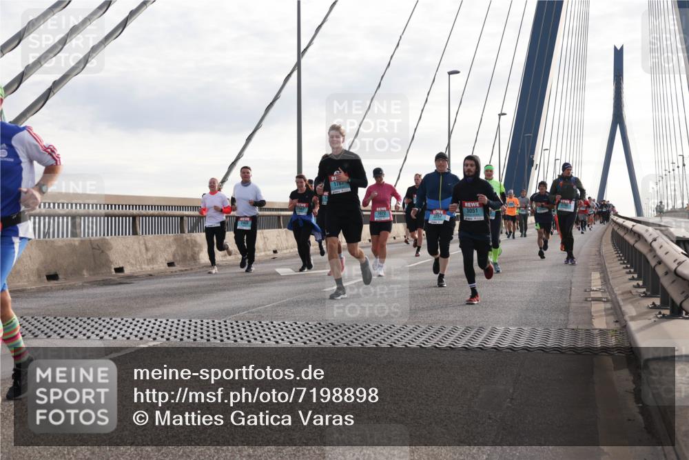 03.10.2024 - Köhlbrandbrückenlauf Matties Gatica Varas http://msf.ph/oto/7198898 03.10.2024 09:29:21 Position 2 2403, 2967, 1767, 1672, 3051, 2237 meine-sportfotos.de