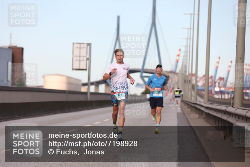 03.10.2024 - Köhlbrandbrückenlauf Fuchs,  Jonas http://msf.ph/oto/7198928 03.10.2024 09:38:05 Position 3 1074, 1033 meine-sportfotos.de