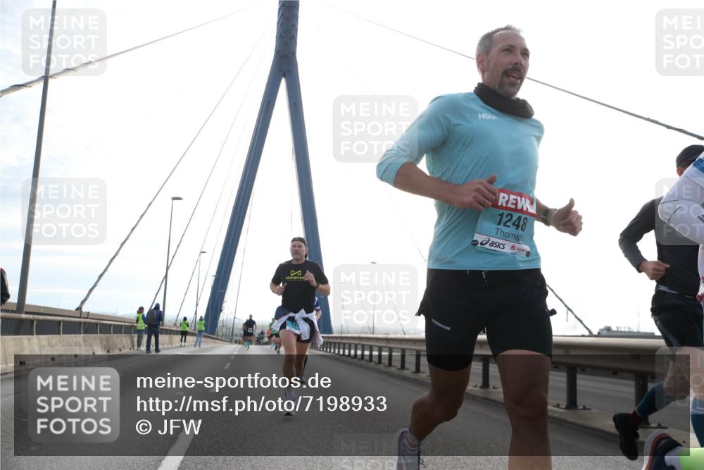 03.10.2024 - Köhlbrandbrückenlauf Jannik Wohlers http://msf.ph/oto/7198933 03.10.2024 09:19:52 Position 1 1248 meine-sportfotos.de