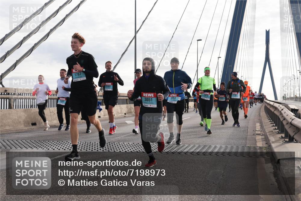03.10.2024 - Köhlbrandbrückenlauf Matties Gatica Varas http://msf.ph/oto/7198973 03.10.2024 09:29:23 Position 2 2403, 1767, 1868, 1972, 2237, 3051, 2790, 1397 meine-sportfotos.de