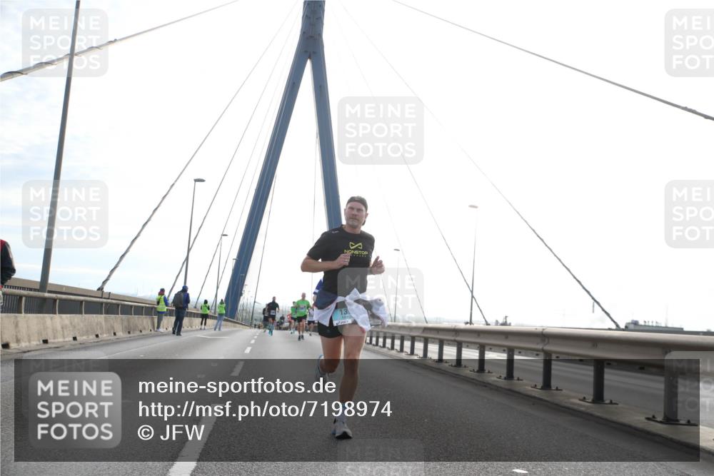 03.10.2024 - Köhlbrandbrückenlauf Jannik Wohlers http://msf.ph/oto/7198974 03.10.2024 09:19:53 Position 1  meine-sportfotos.de