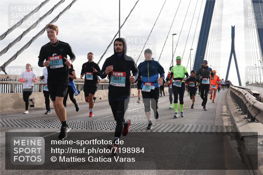 03.10.2024 - Köhlbrandbrückenlauf Matties Gatica Varas http://msf.ph/oto/7198984 03.10.2024 09:29:23 Position 2 1767, 1868, 3051, 2237, 2790, 1972, 1397 meine-sportfotos.de