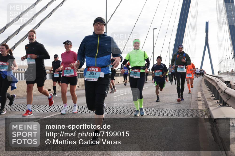 03.10.2024 - Köhlbrandbrückenlauf Matties Gatica Varas http://msf.ph/oto/7199015 03.10.2024 09:29:24 Position 2 2967, 1860, 1779, 1672, 2237, 2790, 1972, 1397 meine-sportfotos.de