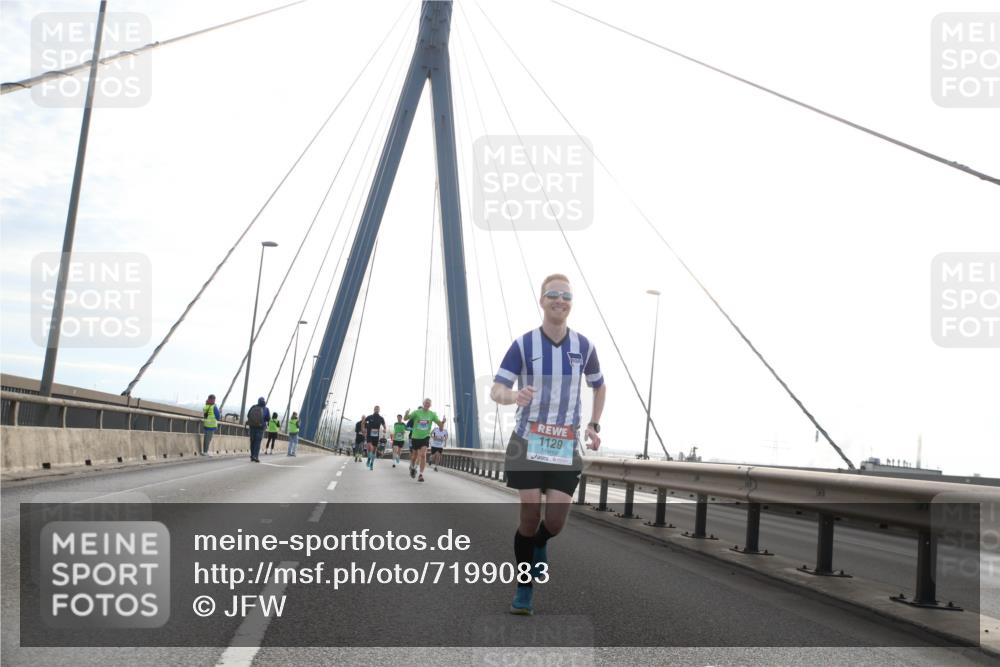 03.10.2024 - Köhlbrandbrückenlauf Jannik Wohlers http://msf.ph/oto/7199083 03.10.2024 09:19:54 Position 1 1129 meine-sportfotos.de