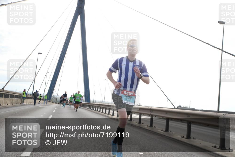 03.10.2024 - Köhlbrandbrückenlauf Jannik Wohlers http://msf.ph/oto/7199119 03.10.2024 09:19:55 Position 1 1129 meine-sportfotos.de