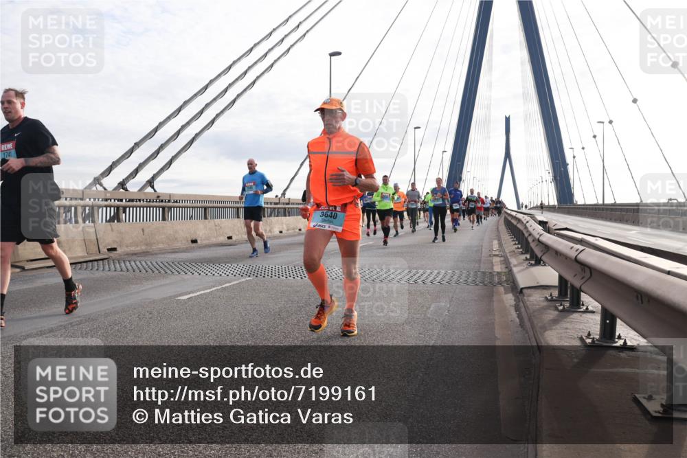 03.10.2024 - Köhlbrandbrückenlauf Matties Gatica Varas http://msf.ph/oto/7199161 03.10.2024 09:29:27 Position 2 1741, 3640 meine-sportfotos.de