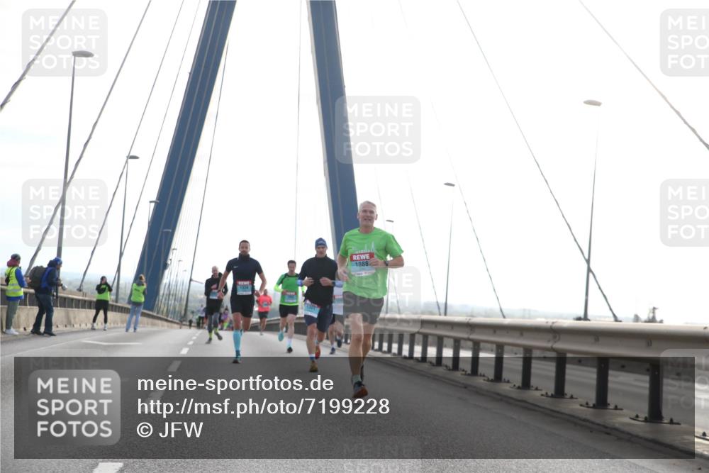 03.10.2024 - Köhlbrandbrückenlauf Jannik Wohlers http://msf.ph/oto/7199228 03.10.2024 09:19:57 Position 1 1088, 1334 meine-sportfotos.de