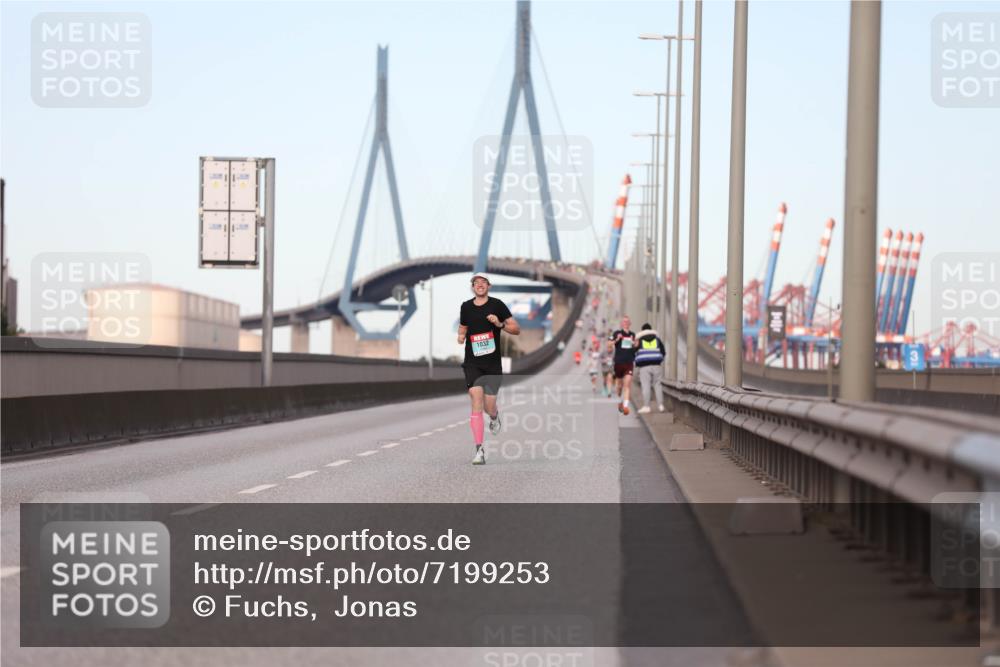 03.10.2024 - Köhlbrandbrückenlauf Fuchs,  Jonas http://msf.ph/oto/7199253 03.10.2024 09:38:13 Position 3 1032 meine-sportfotos.de