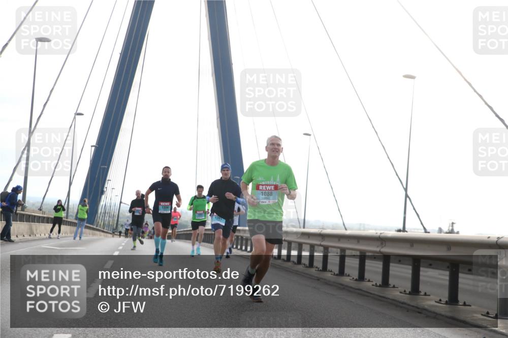 03.10.2024 - Köhlbrandbrückenlauf Jannik Wohlers http://msf.ph/oto/7199262 03.10.2024 09:19:57 Position 1 1334, 1088 meine-sportfotos.de