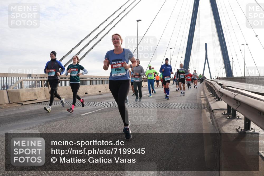 03.10.2024 - Köhlbrandbrückenlauf Matties Gatica Varas http://msf.ph/oto/7199345 03.10.2024 09:29:31 Position 2 1453, 2470, 1962 meine-sportfotos.de