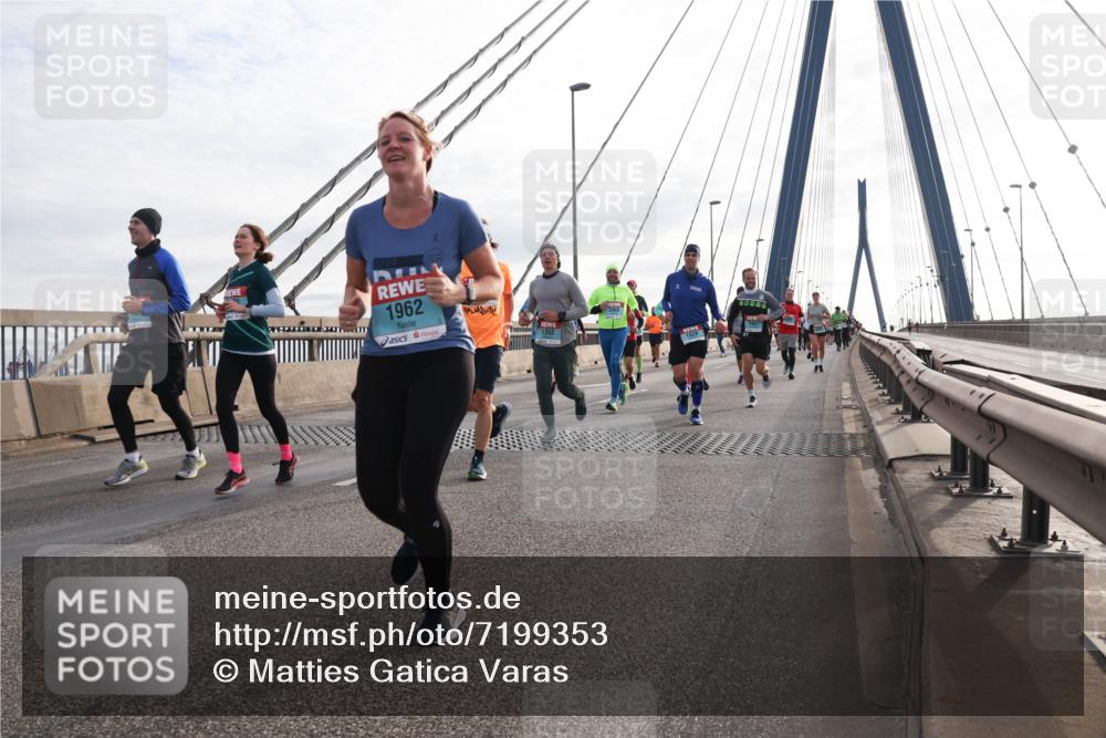 03.10.2024 - Köhlbrandbrückenlauf Matties Gatica Varas http://msf.ph/oto/7199353 03.10.2024 09:29:32 Position 2 1962 meine-sportfotos.de