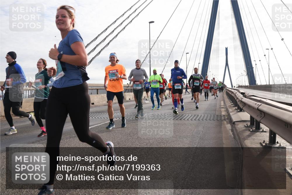 03.10.2024 - Köhlbrandbrückenlauf Matties Gatica Varas http://msf.ph/oto/7199363 03.10.2024 09:29:32 Position 2 2470, 1744, 1352, 1820 meine-sportfotos.de