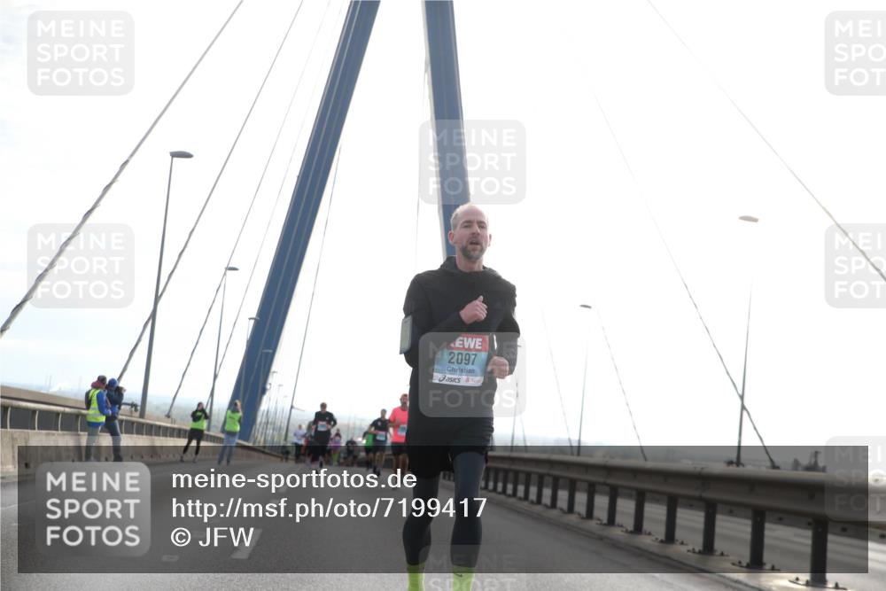 03.10.2024 - Köhlbrandbrückenlauf Jannik Wohlers http://msf.ph/oto/7199417 03.10.2024 09:20:03 Position 1 2097 meine-sportfotos.de