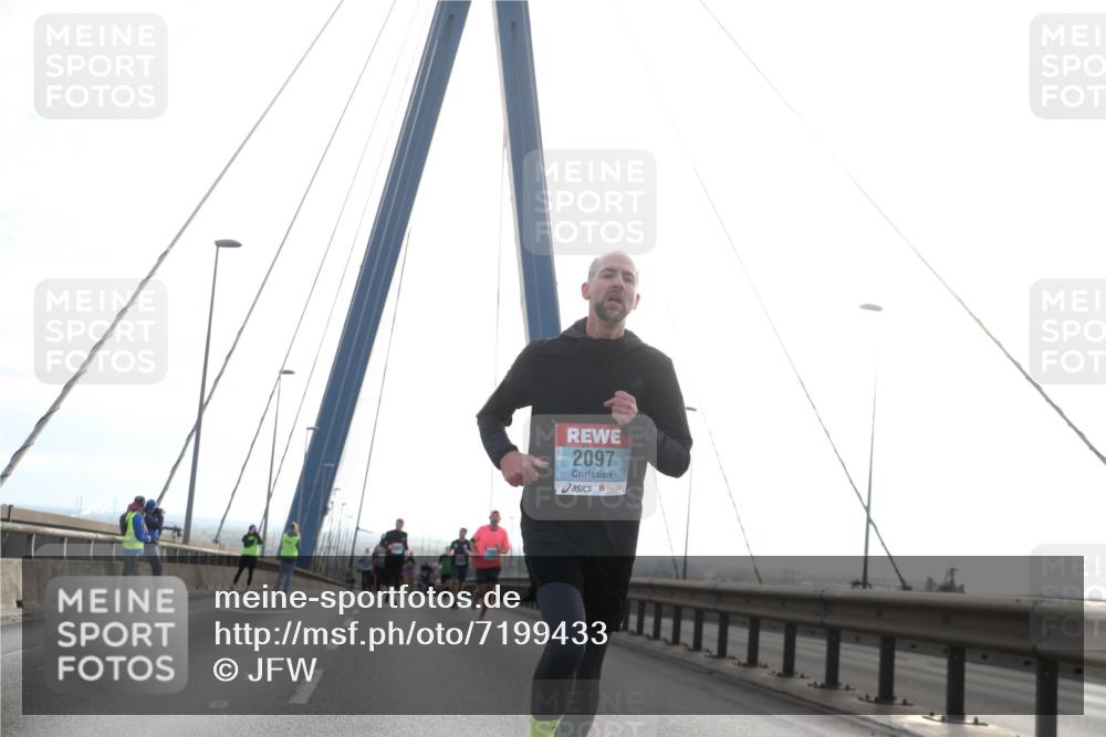 03.10.2024 - Köhlbrandbrückenlauf Jannik Wohlers http://msf.ph/oto/7199433 03.10.2024 09:20:04 Position 1 2097 meine-sportfotos.de