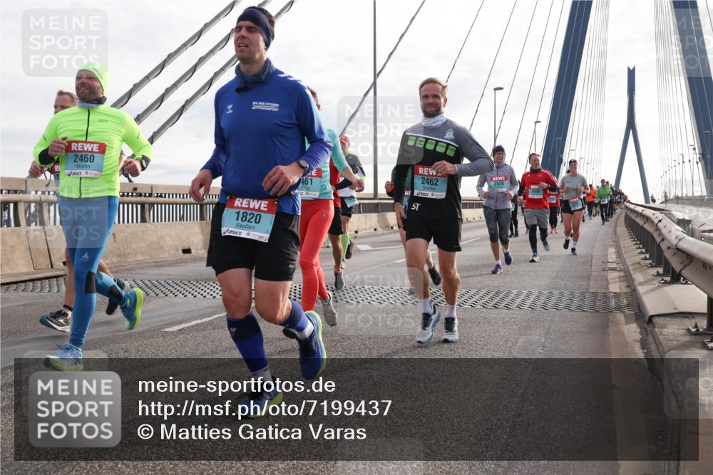 03.10.2024 - Köhlbrandbrückenlauf Matties Gatica Varas http://msf.ph/oto/7199437 03.10.2024 09:29:34 Position 2 2460, 1820, 461, 2462, 2526 meine-sportfotos.de