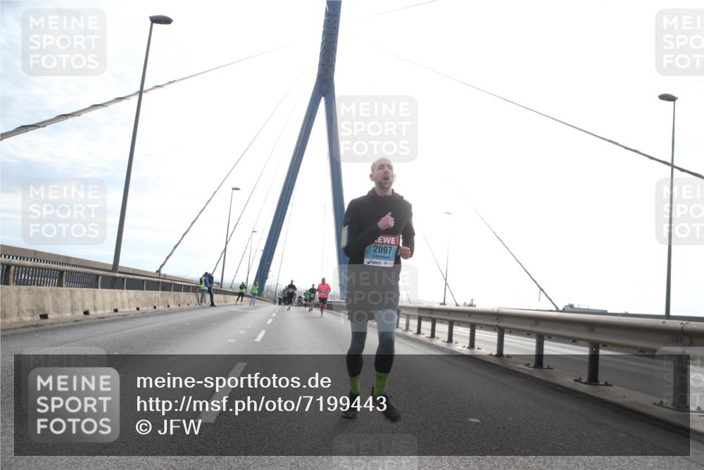 03.10.2024 - Köhlbrandbrückenlauf Jannik Wohlers http://msf.ph/oto/7199443 03.10.2024 09:20:04 Position 1 2097 meine-sportfotos.de